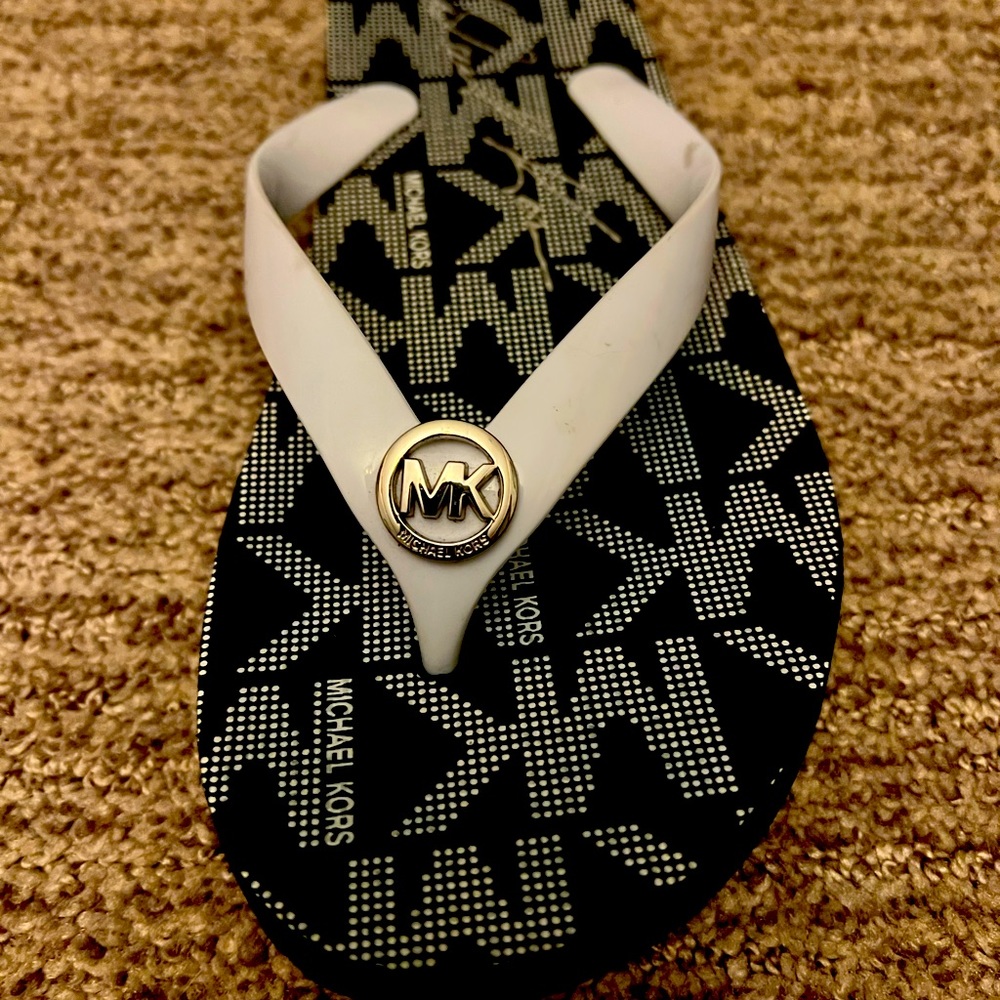 Michael Kors flip flops navy/white/silver